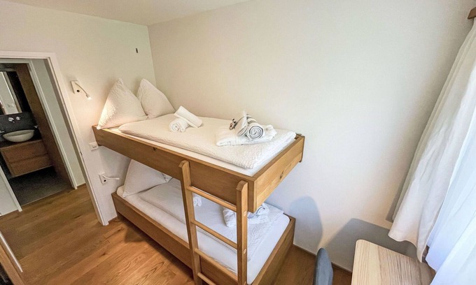 Falera Apartamento | Hermoso apartamento con piscina, WIFI, TV, balcón, vista panorámica y aparcamiento