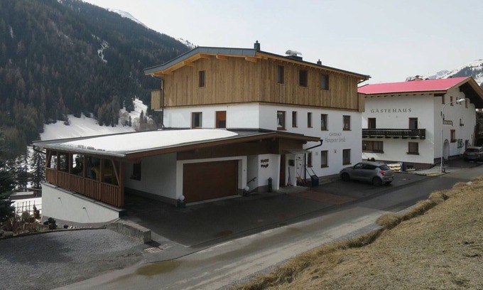 Sankt Anton am Arlberg Apartamento | Acogedor apartamento para 8 personas con WIFI, TV, balcón y aparcamiento