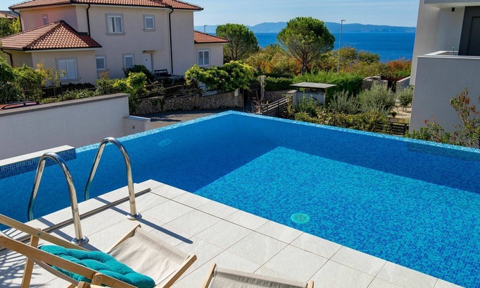 Zurkovo Apartamento | Precioso apartamento con piscina privada, A/C, WIFI, TV, terraza, mascotas permitida y aparcamiento