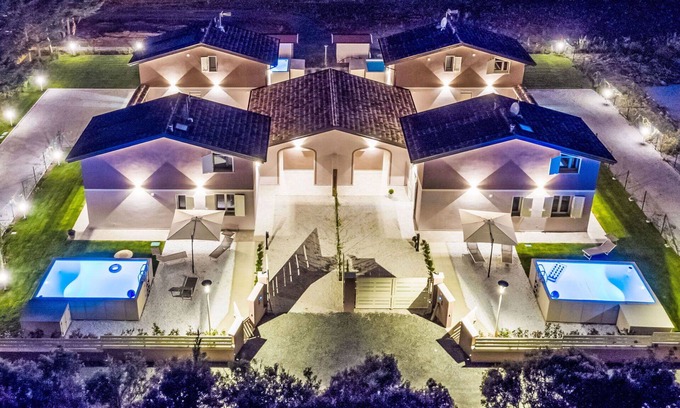 Cecina Apartamento | Bonito apartamento con WIFI, A/C, piscina privada, TV, terraza y mascotas permitida