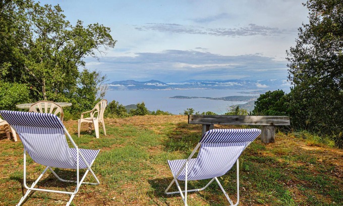 Coti-Chiavari Apartamento | Bonito apartamento en Coti Chiavari
