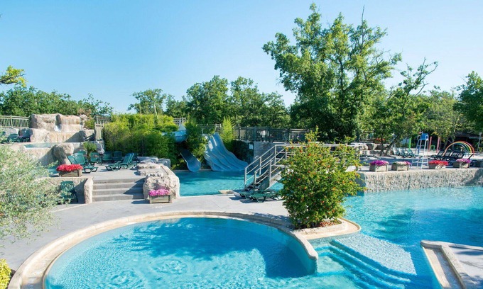 Brujas Casa | Precioso apartamento en villa con piscina, WIFI, jacuzzi, A/C, TV, patio y aparcamiento