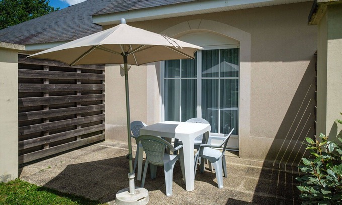 Saumur Casa | Hermoso apartamento en villa con piscina, internet, TV, terraza, mascotas permitida y aparcamiento