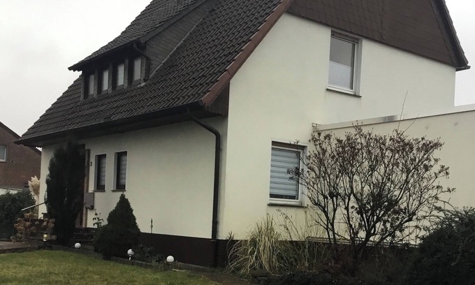 Bad Oeynhausen Apartamento | Bonito apartamento grande con jardín y terraza.