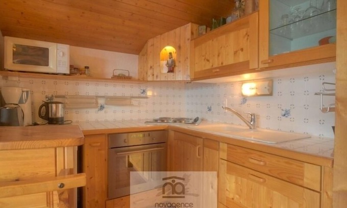 Anzere Apartamento | Bonito estudio grande con wifi. Una cocina abierta, 4 fogones, microondas, nevera, horno, horno.