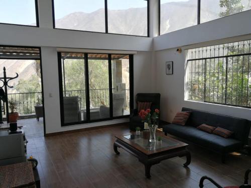 Santa Cruz de Cocachacra Chalet De Esquí | Nice country house with pool and beautiful view