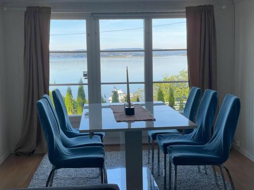 Oslo Apartamento | Nice Family Friendly apartment 2 bed Rooms with sea view located in Nordstrand for 5 guests with a garden and grill with sea view just beside the apartment
