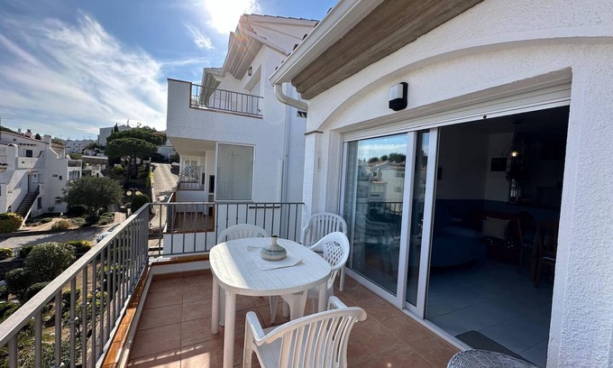 Roses Town Center Apartamento | Bonito apartamento vista a la piscina y montaña AV-28