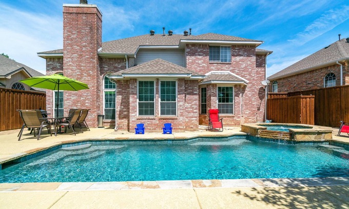 Flower Mound Casa | Nice heated pool & spa w BBQ near DFW-sleeps 10-14 Stylish Paradise