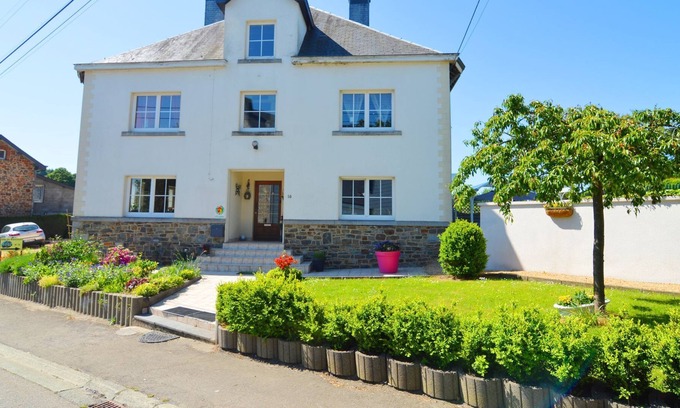 Tillet Casa | Nice Holiday Home in Tillet with Private Terrace