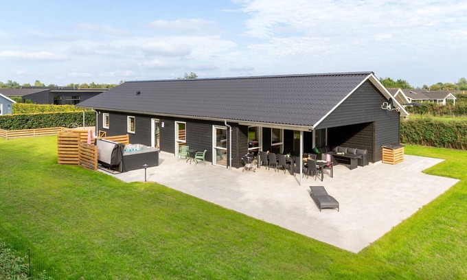 Bork Havn Casa | Nice home in Hemmet with WiFi