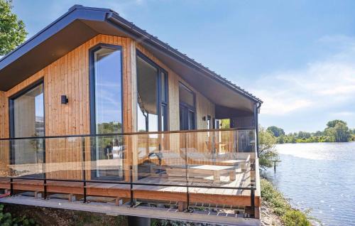 Kerkdriel Casa | Nice Home In Kerkdriel With Lake View