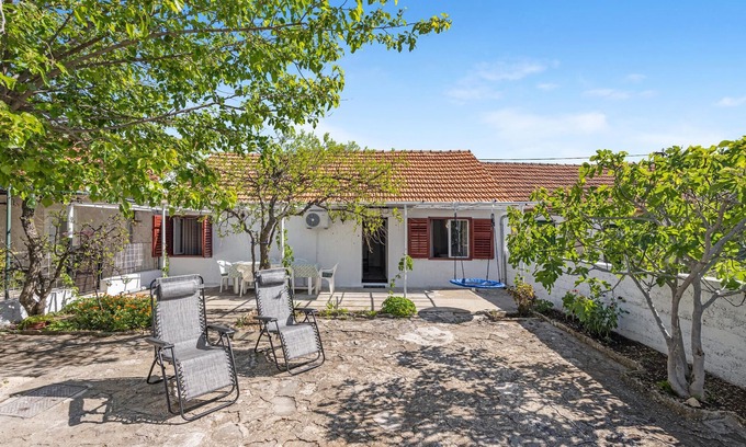 Sibenik Casa | Bonita casa en Konjevrate con cocina.
