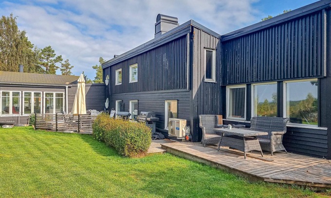 Mellerud O Casa | Nice home in Köpmannebro with private swimming pool, can be inside or outside
