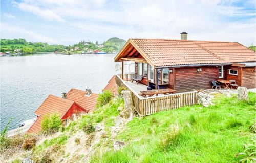 Finnoy Casa | Nice Home In Sjernarøy With Sauna
