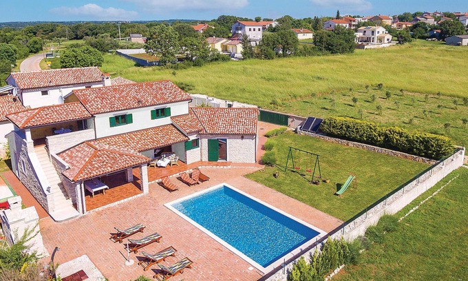 Valtura Casa | Bonita casa en Valtura con cocina.