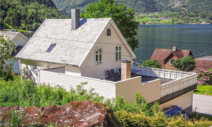 Vik Casa | Nice Home In Vik I Sogn With Jacuzzi
