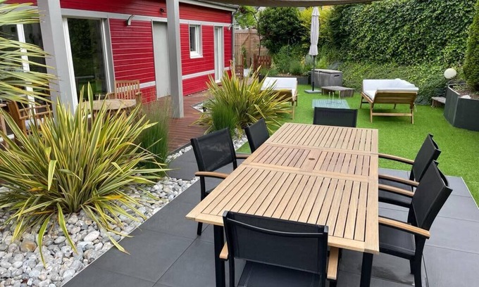 Herouville-Saint-Clair Casa | Nice house with pool near the city center