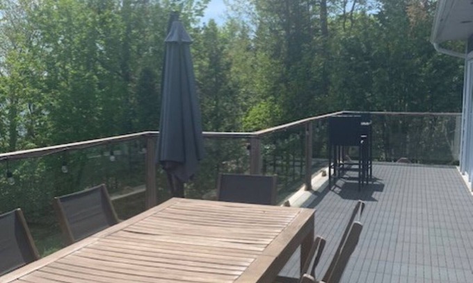 Lac-Sergent Casa | Nice house directly on the lake. Must be rented 31 days or more.