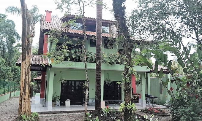 Sao Sebastiao Casa | La casa localizada a 100m de la playa