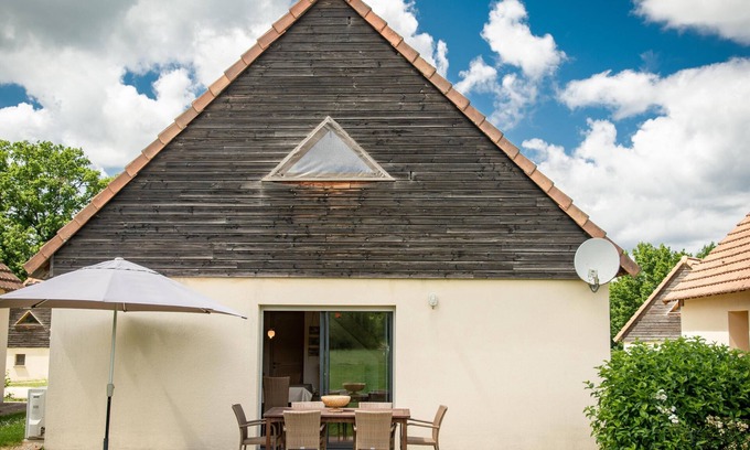Lacapelle-Marival Casa | Nice house on holiday park with swimming pool