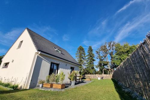 Amfreville Casa | Nice House With Terrace Garden In Amfreville
