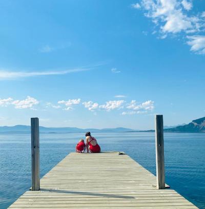 Grovfjord Casa | Nice little house right by the sea, stunning view