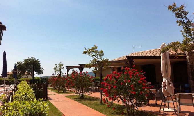 Pomaia Apartamento | Nice lodging in Pomaia, garden and terrace,Wi-Fi,pool, children pool, sleep 5