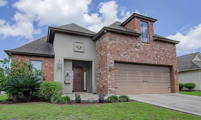 Old Jefferson Casa | Nice Luxury Home Perfect For The Summer