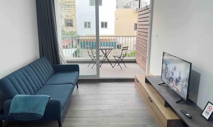 Gzira Apartamento | Nice Modern Studio Apartment - Gzira - with Sunny Balcony