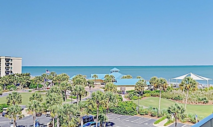 Litchfield by the Sea Condominio | Muy bien amueblado, Paget 403 cuenta con una gran ducha a ras de suelo