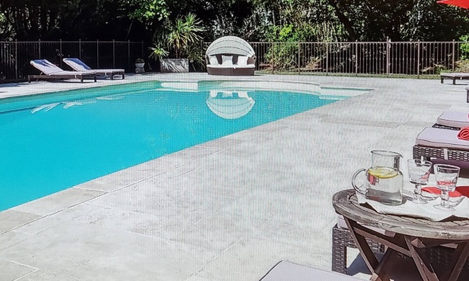 Grans Casa | NICE PROVENCALE HOUSE 4 pers country garden swimming pool SPA playground