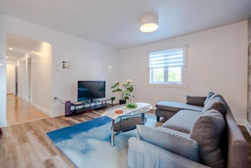 McMasterville Apartamento | Nice River & Mountain View+4 Beds+Free parking