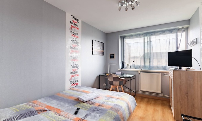 Saint Nicolas - Charles III - Ville vieille - Trois Maisons - Leopold Cama Y Desayuno | Bonita habitación en el centro de la ciudad.