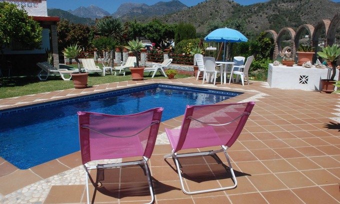 Frigiliana Cabaña | Bonita Casa Rústica con jardines y piscina en la Costa del Sol.