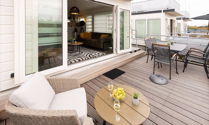 Municipality of Aalsmeer Alquiler De Eote | Nice Ship/boat in Aalsmeer With 2 Bedrooms and Wifi