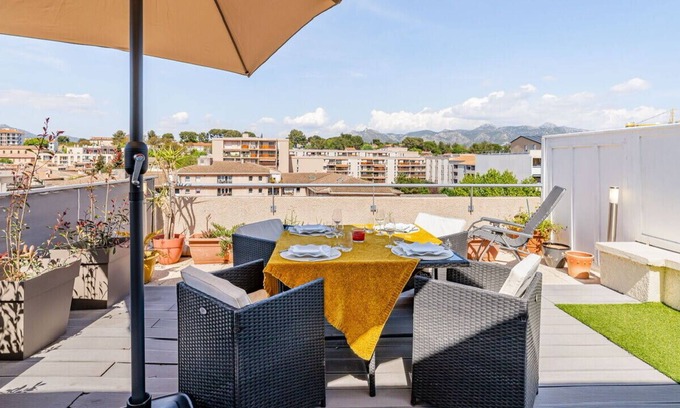 Aubagne Apartamento | Nice T2 - large terrace and view on the Garlaban