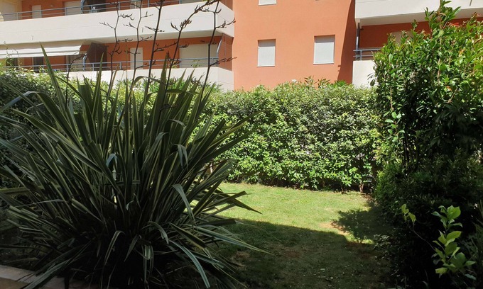 La Ciotat Apartamento | Bonito T2 cerca del puerto, jardín privado y terraza, garajes cerrados