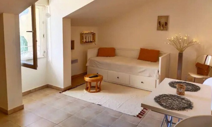 Chateaurenard Apartamento | Nice trendy studio- Chateaurenard in a quiet