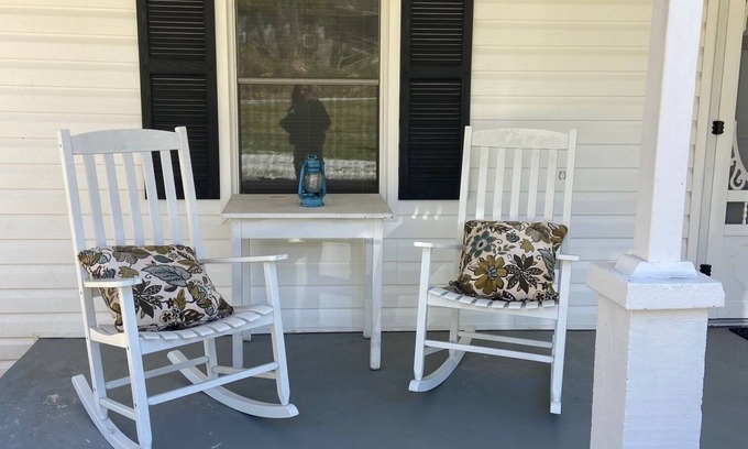 Lake Toxaway Casa | Nicely located, Cozy, PET Friendly cottage in beautiful Lake Toxaway, NC