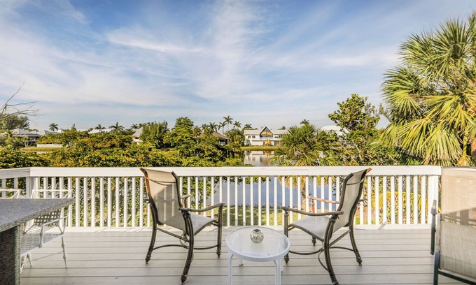 The Dunes Casa | Nicely updated Sanibel duplex home located in The Dunes with lake view.