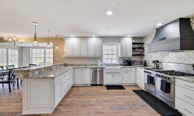 Kresgeville Casa | Nicole’s Place PA · Luxe Lrg Pocono House for 18 Hot Tub/Gameroom/Pool