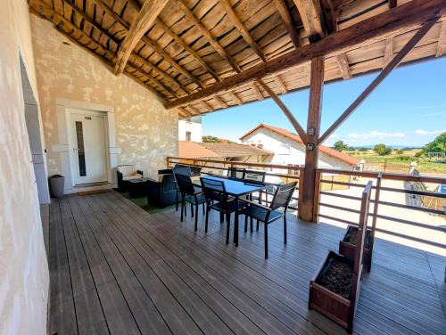 Les Echets Apartamento | Nid paisible avec un coin terrasse