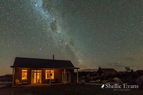 Twizel Casa | Night Sky Cottage - Kahu Cottage - HOT TUB