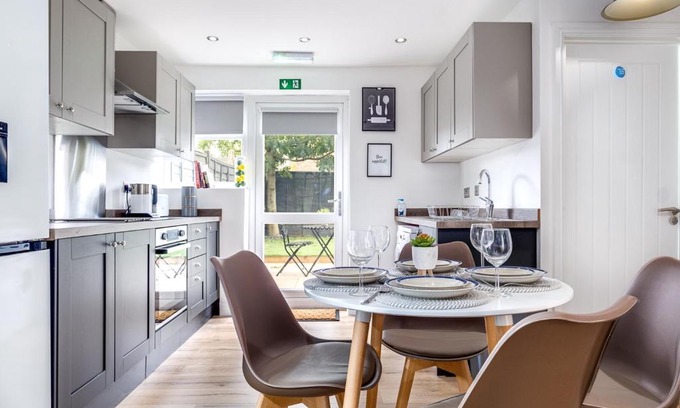Stonnall Casa | Night Stay - Alpha House