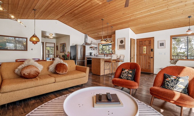 Fawnskin Cabina | Nightcap Lodge - Hot Tub, Fireplace, Deck, Barbecue