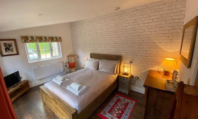 Ockley Casa | Nightjar