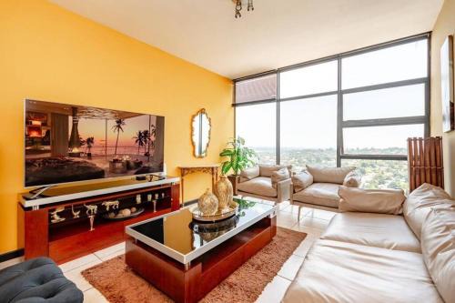 Edenvale Apartamento | Nights in the Sky, 13th floor with city views