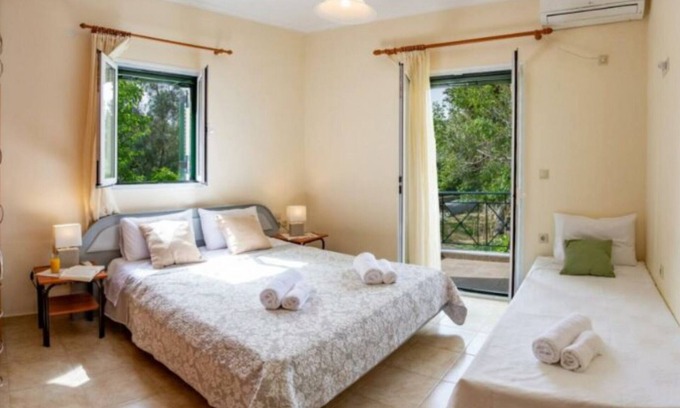 Kariotai Casa | Nikis Country House - Lefkada BnB Private Parking