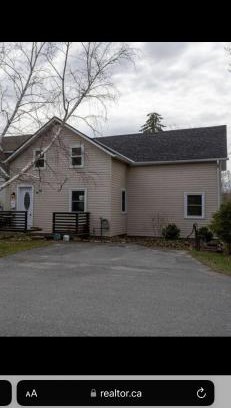 Gananoque Casa | Niko’s Nest family cottage